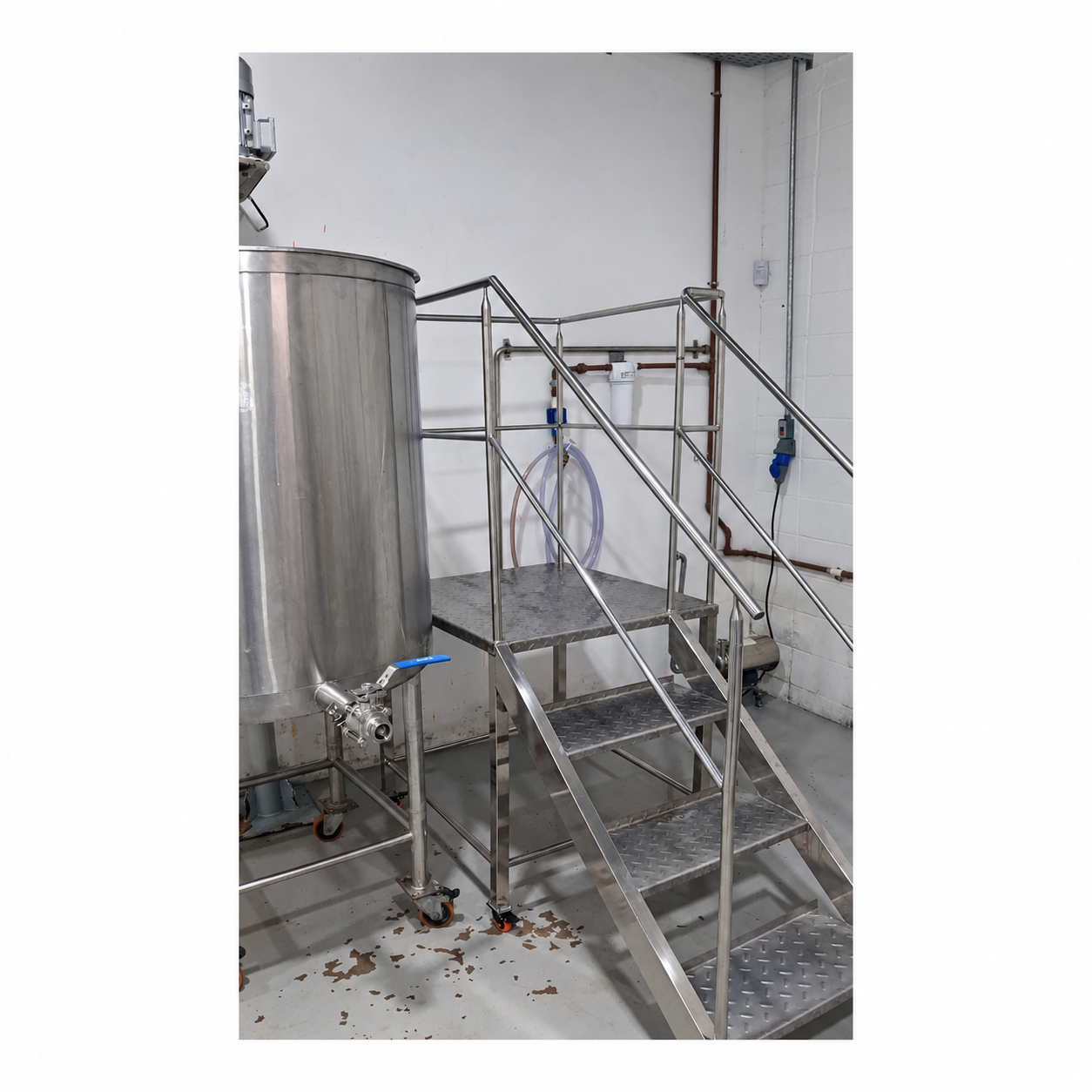 stainless_steel_tank_and_platform