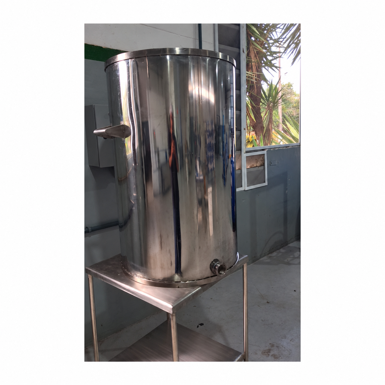 stainless_steel_tank_in_utility_room