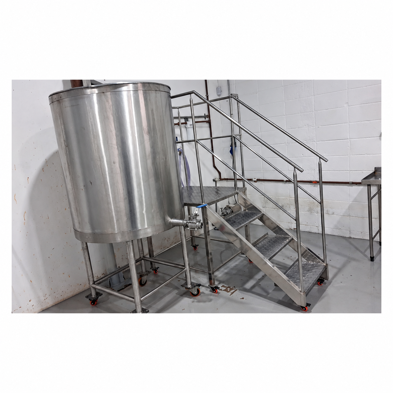 stainless_tank_and_stair_platform